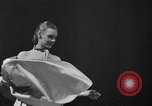 Immagine di Sfilata di moda New York United States USA, 1949, secondo 19 filmato di repertorio 65675070979