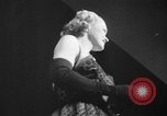 Immagine di Sfilata di moda New York United States USA, 1949, secondo 32 filmato di repertorio 65675070979