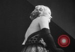 Immagine di Sfilata di moda New York United States USA, 1949, secondo 33 filmato di repertorio 65675070979