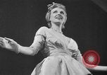Immagine di Sfilata di moda New York United States USA, 1949, secondo 35 filmato di repertorio 65675070979