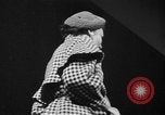 Immagine di Sfilata di moda New York United States USA, 1949, secondo 46 filmato di repertorio 65675070979