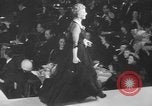 Immagine di Sfilata di moda New York United States USA, 1949, secondo 57 filmato di repertorio 65675070979