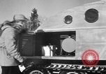 Standbild Motorschlitten Manitoba Kanada, 1949, aus Sekunde 6 historischem Filmmaterial Videoclip 65675070982