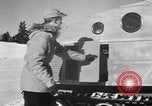Standbild Motorschlitten Manitoba Kanada, 1949, aus Sekunde 8 historischem Filmmaterial Videoclip 65675070982