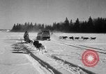 Standbild Motorschlitten Manitoba Kanada, 1949, aus Sekunde 35 historischem Filmmaterial Videoclip 65675070982