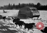 Standbild Motorschlitten Manitoba Kanada, 1949, aus Sekunde 39 historischem Filmmaterial Videoclip 65675070982