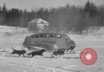 Standbild Motorschlitten Manitoba Kanada, 1949, aus Sekunde 42 historischem Filmmaterial Videoclip 65675070982