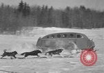 Standbild Motorschlitten Manitoba Kanada, 1949, aus Sekunde 43 historischem Filmmaterial Videoclip 65675070982