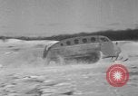 Standbild Motorschlitten Manitoba Kanada, 1949, aus Sekunde 45 historischem Filmmaterial Videoclip 65675070982