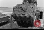 Standbild Staudamm im Bau United States USA, 1956, aus Sekunde 31 historischem Filmmaterial Videoclip 65675070983