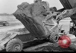 Standbild Staudamm im Bau United States USA, 1956, aus Sekunde 32 historischem Filmmaterial Videoclip 65675070983