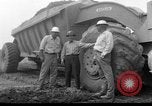 Standbild Staudamm im Bau United States USA, 1956, aus Sekunde 37 historischem Filmmaterial Videoclip 65675070983