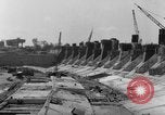 Standbild Staudamm im Bau United States USA, 1956, aus Sekunde 58 historischem Filmmaterial Videoclip 65675070983