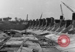 Standbild Staudamm im Bau United States USA, 1956, aus Sekunde 59 historischem Filmmaterial Videoclip 65675070983