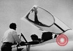 Standbild ersten Testflug der Douglas F5D Skylancer Flugzeuge California USA, 1956, aus Sekunde 16 historischem Filmmaterial Videoclip 65675070984
