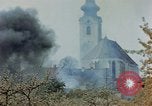 Standbild Gramastetten Österreich Kirche Markt Bereich in Brand Gramastetten Österreich, 1945, aus Sekunde 7 historischem Filmmaterial Videoclip 65675070987