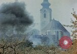 Standbild Gramastetten Österreich Kirche Markt Bereich in Brand Gramastetten Österreich, 1945, aus Sekunde 8 historischem Filmmaterial Videoclip 65675070987