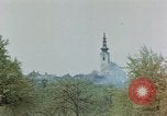 Standbild Gramastetten Österreich Kirche Markt Bereich in Brand Gramastetten Österreich, 1945, aus Sekunde 9 historischem Filmmaterial Videoclip 65675070987