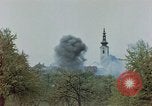 Standbild Gramastetten Österreich Kirche Markt Bereich in Brand Gramastetten Österreich, 1945, aus Sekunde 20 historischem Filmmaterial Videoclip 65675070987