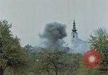 Standbild Gramastetten Österreich Kirche Markt Bereich in Brand Gramastetten Österreich, 1945, aus Sekunde 21 historischem Filmmaterial Videoclip 65675070987