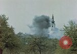 Standbild Gramastetten Österreich Kirche Markt Bereich in Brand Gramastetten Österreich, 1945, aus Sekunde 22 historischem Filmmaterial Videoclip 65675070987