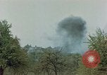 Standbild Gramastetten Österreich Kirche Markt Bereich in Brand Gramastetten Österreich, 1945, aus Sekunde 25 historischem Filmmaterial Videoclip 65675070987