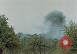 Standbild Gramastetten Österreich Kirche Markt Bereich in Brand Gramastetten Österreich, 1945, aus Sekunde 26 historischem Filmmaterial Videoclip 65675070987
