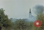 Standbild Gramastetten Österreich Kirche Markt Bereich in Brand Gramastetten Österreich, 1945, aus Sekunde 30 historischem Filmmaterial Videoclip 65675070987