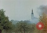 Standbild Gramastetten Österreich Kirche Markt Bereich in Brand Gramastetten Österreich, 1945, aus Sekunde 31 historischem Filmmaterial Videoclip 65675070987