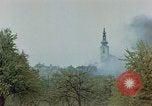 Standbild Gramastetten Österreich Kirche Markt Bereich in Brand Gramastetten Österreich, 1945, aus Sekunde 32 historischem Filmmaterial Videoclip 65675070987