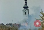 Standbild Gramastetten Österreich Kirche Markt Bereich in Brand Gramastetten Österreich, 1945, aus Sekunde 33 historischem Filmmaterial Videoclip 65675070987