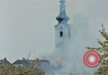 Standbild Gramastetten Österreich Kirche Markt Bereich in Brand Gramastetten Österreich, 1945, aus Sekunde 47 historischem Filmmaterial Videoclip 65675070987
