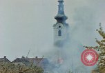 Standbild Gramastetten Österreich Kirche Markt Bereich in Brand Gramastetten Österreich, 1945, aus Sekunde 48 historischem Filmmaterial Videoclip 65675070987