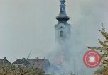 Standbild Gramastetten Österreich Kirche Markt Bereich in Brand Gramastetten Österreich, 1945, aus Sekunde 49 historischem Filmmaterial Videoclip 65675070987