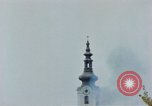Standbild Gramastetten Österreich Kirche Markt Bereich in Brand Gramastetten Österreich, 1945, aus Sekunde 53 historischem Filmmaterial Videoclip 65675070987