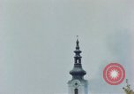 Standbild Gramastetten Österreich Kirche Markt Bereich in Brand Gramastetten Österreich, 1945, aus Sekunde 55 historischem Filmmaterial Videoclip 65675070987