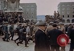 Image Remis les troupes allemandes Linz en Autriche, 1945, de la seconde 18 séquences d'archives historiques vidéo 65675070992