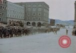 Image Remis les troupes allemandes Linz en Autriche, 1945, de la seconde 22 séquences d'archives historiques vidéo 65675070992