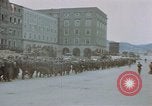 Image Remis les troupes allemandes Linz en Autriche, 1945, de la seconde 29 séquences d'archives historiques vidéo 65675070992