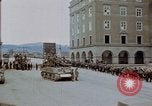 Image Remis les troupes allemandes Linz en Autriche, 1945, de la seconde 33 séquences d'archives historiques vidéo 65675070992