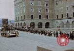 Image Remis les troupes allemandes Linz en Autriche, 1945, de la seconde 42 séquences d'archives historiques vidéo 65675070992