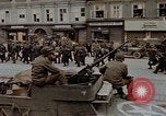 Image Remis les troupes allemandes Linz en Autriche, 1945, de la seconde 49 séquences d'archives historiques vidéo 65675070992