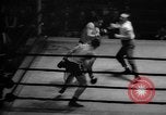 Standbild goldene Handschuhe New York United States USA, 1965, aus Sekunde 13 historischem Filmmaterial Videoclip 65675071000