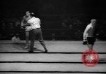 Standbild goldene Handschuhe New York United States USA, 1965, aus Sekunde 18 historischem Filmmaterial Videoclip 65675071000