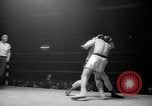 Standbild goldene Handschuhe New York United States USA, 1965, aus Sekunde 23 historischem Filmmaterial Videoclip 65675071000