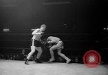 Standbild goldene Handschuhe New York United States USA, 1965, aus Sekunde 24 historischem Filmmaterial Videoclip 65675071000