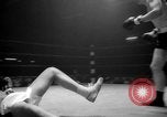 Standbild goldene Handschuhe New York United States USA, 1965, aus Sekunde 28 historischem Filmmaterial Videoclip 65675071000