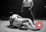 Standbild goldene Handschuhe New York United States USA, 1965, aus Sekunde 32 historischem Filmmaterial Videoclip 65675071000