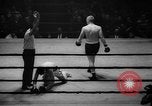 Standbild goldene Handschuhe New York United States USA, 1965, aus Sekunde 43 historischem Filmmaterial Videoclip 65675071000
