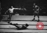 Standbild goldene Handschuhe New York United States USA, 1965, aus Sekunde 51 historischem Filmmaterial Videoclip 65675071000